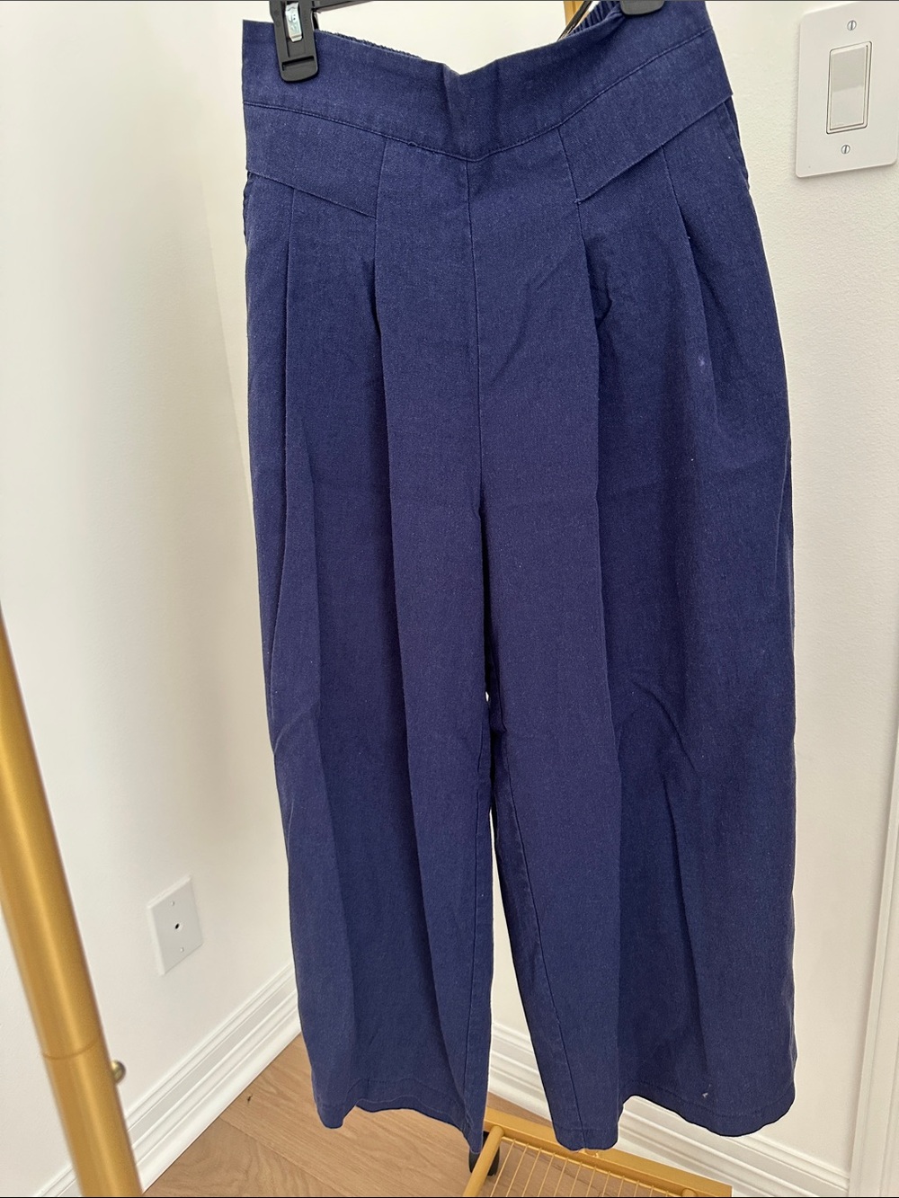 Wide-Leg Blue Pleated Trousers